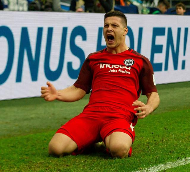  里昂天才少年续约遇阻，皇马巴萨派球探考察  