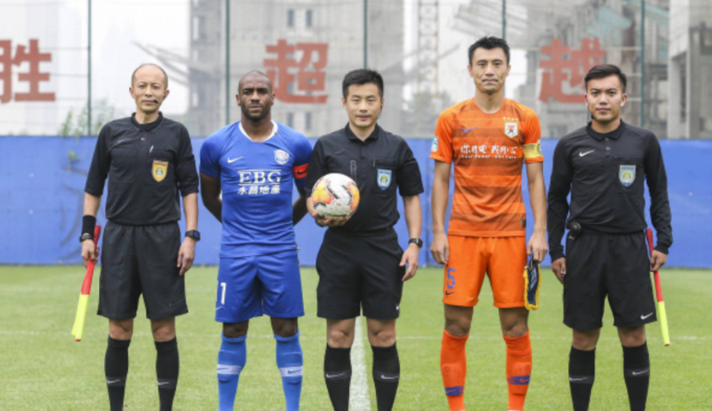  亚眠保级关键战全队众志成城扳平