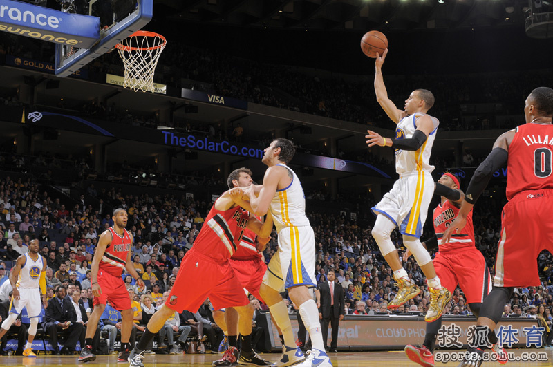  库里单场命中九记三分，勇士大胜开拓者止连败